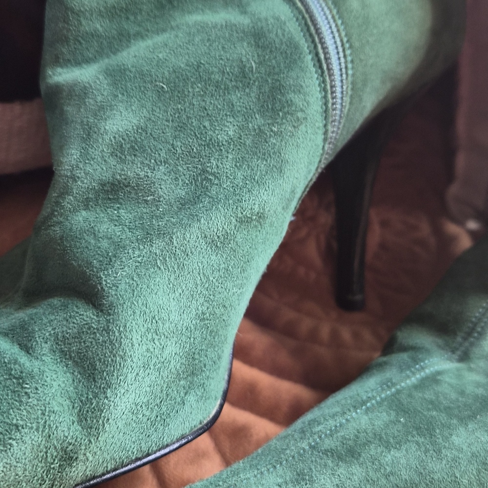 Women's Green Suede Knee-High Heeled Boots - Picture 5 of 5
